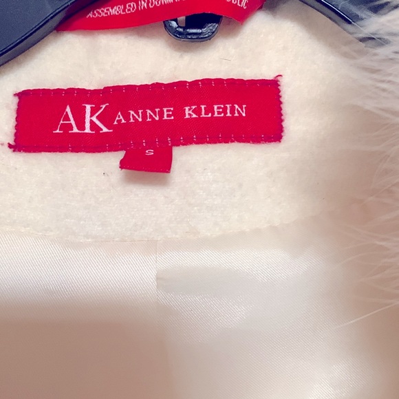 AK ANNE KLEIN small winter white with hood that is lined with 100%fox fur - Picture 2 of 7